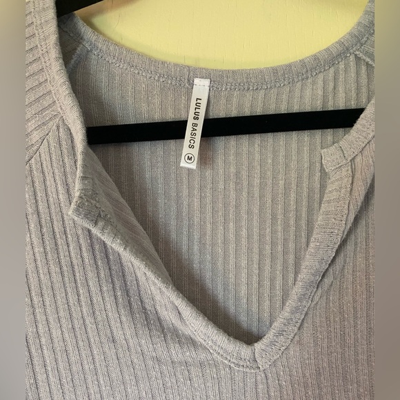 Lulus Basic Size Medium Shirt Long Sleeve Ribbed Crop V Neck - Picture 2 of 5